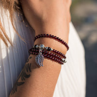 "Abundance" Mehrfach-Wickelarmband in Granat 2
