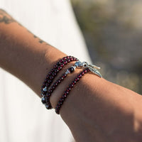 "Abundance" Mehrfach-Wickelarmband in Granat 4
