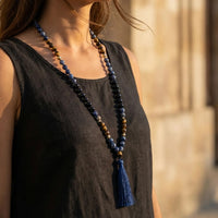 Collier Mala en Sodalite, Œil de Tigre et Onyx Noir 4