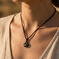 "Link Eternal" Pfotenanhänger aus goldenem Obsidian 5