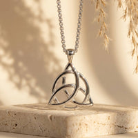 „Triquetra“-Anhänger aus Edelstahl 5