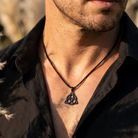 „Triquetra“-Anhänger aus Edelstahl 4