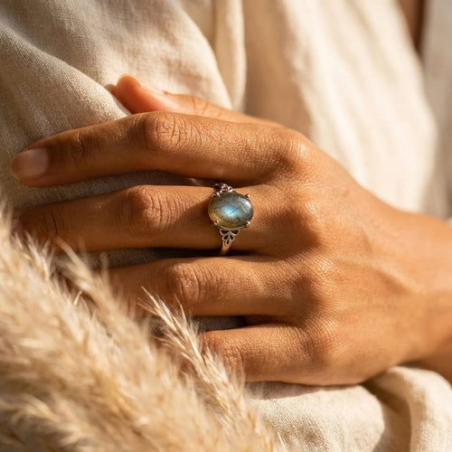 "Amara" Labradorite Ring
