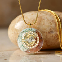 Pendentif en orgonite "Signe astrologique" en éclats de pierre 8