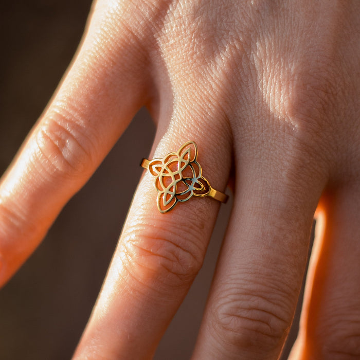 Bague ajustable « Symbole de protection » - Nœud de sorcière